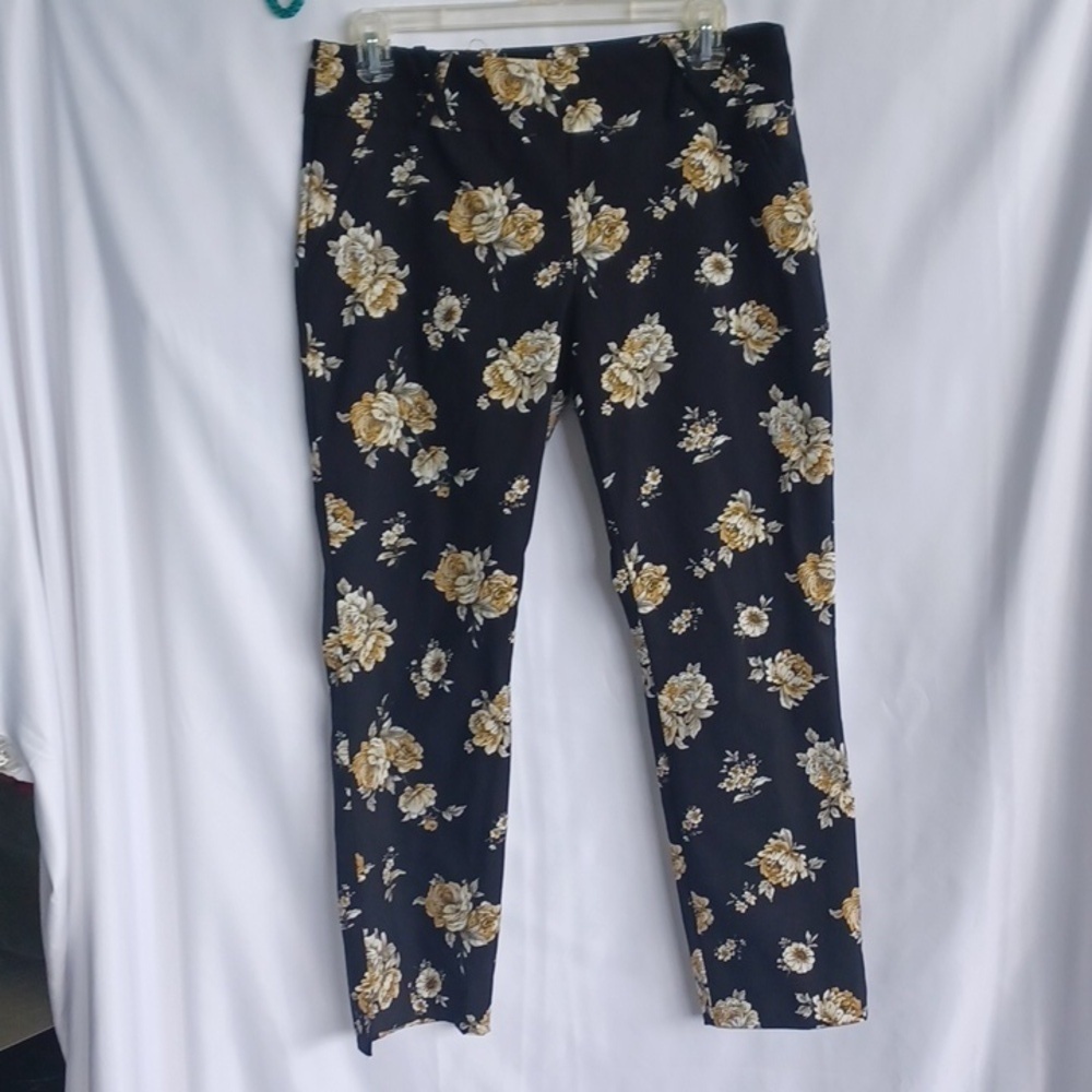 Joe B Ankle length pants, Black w/yellow Flowers, Pull-on, Faux Pockets